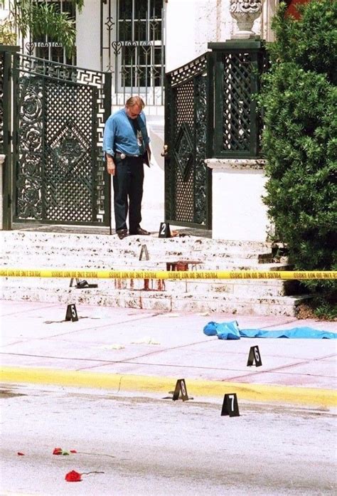 foto gianni versace morto|how did versace get killed.